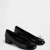 Zapatos de tacón de charol vegano