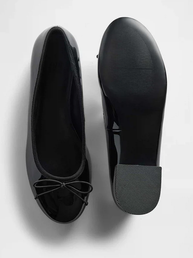 Zapatos de tacón de charol vegano