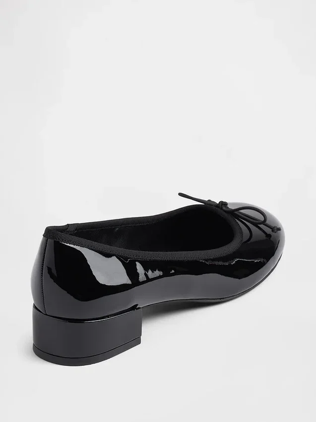 Zapatos de tacón de charol vegano
